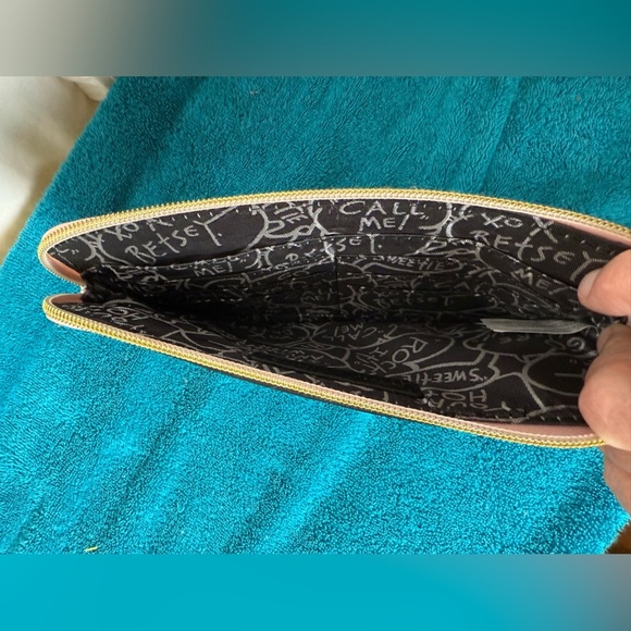 Betsey Johnson Luv 🦩Flamingos 🦩 Padded Wristlet Clutch Makeup Or Travel Bag 🦩💗🦩 - Picture 6 of 6